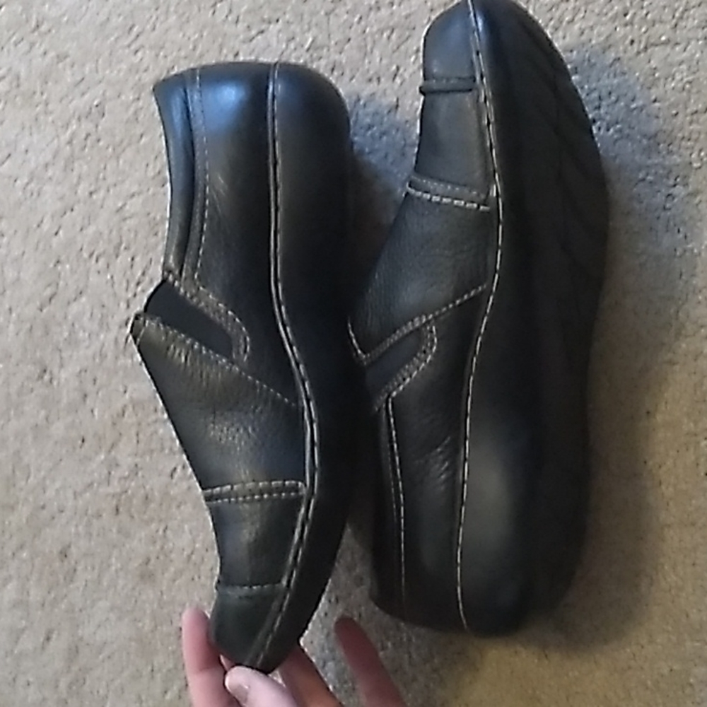 Women's Black Clarks Shoes, Size 7.5 - Picture 4 of 7